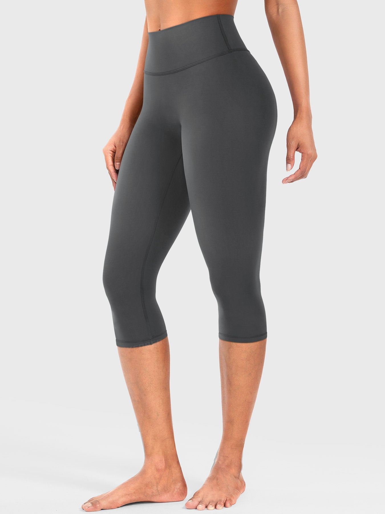 Nailly | The High-Rise V-Back Scrunch Capri Leggings