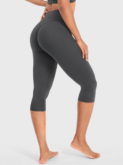 Nailly | The High-Rise V-Back Scrunch Capri Leggings
