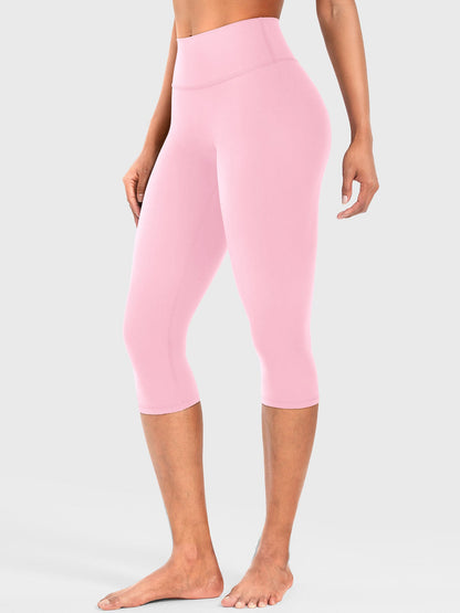 Nailly | The High-Rise V-Back Scrunch Capri Leggings