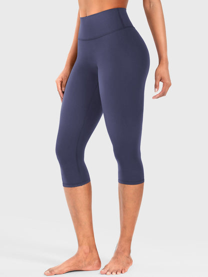 Nailly | The High-Rise V-Back Scrunch Capri Leggings