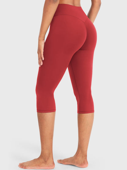 Nailly | The High-Rise V-Back Scrunch Capri Leggings