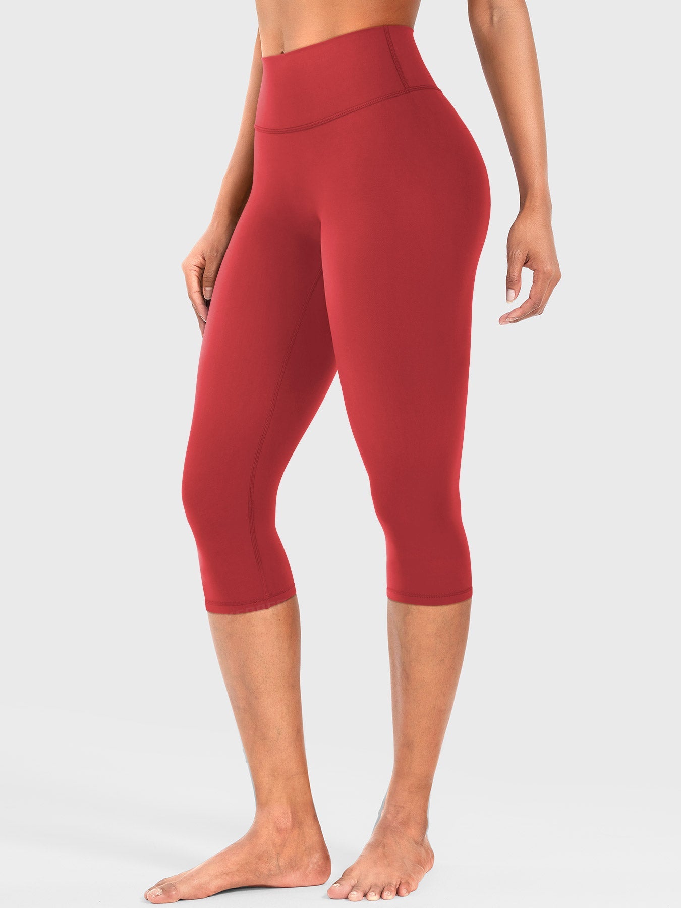 Nailly | The High-Rise V-Back Scrunch Capri Leggings
