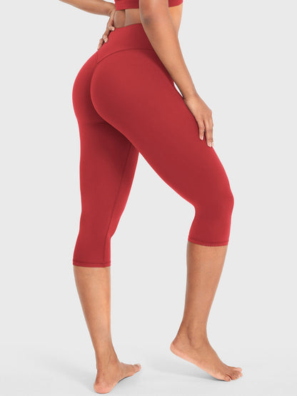 Nailly | The High-Rise V-Back Scrunch Capri Leggings