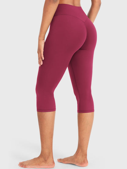Nailly | The High-Rise V-Back Scrunch Capri Leggings