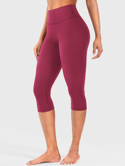 Nailly | The High-Rise V-Back Scrunch Capri Leggings