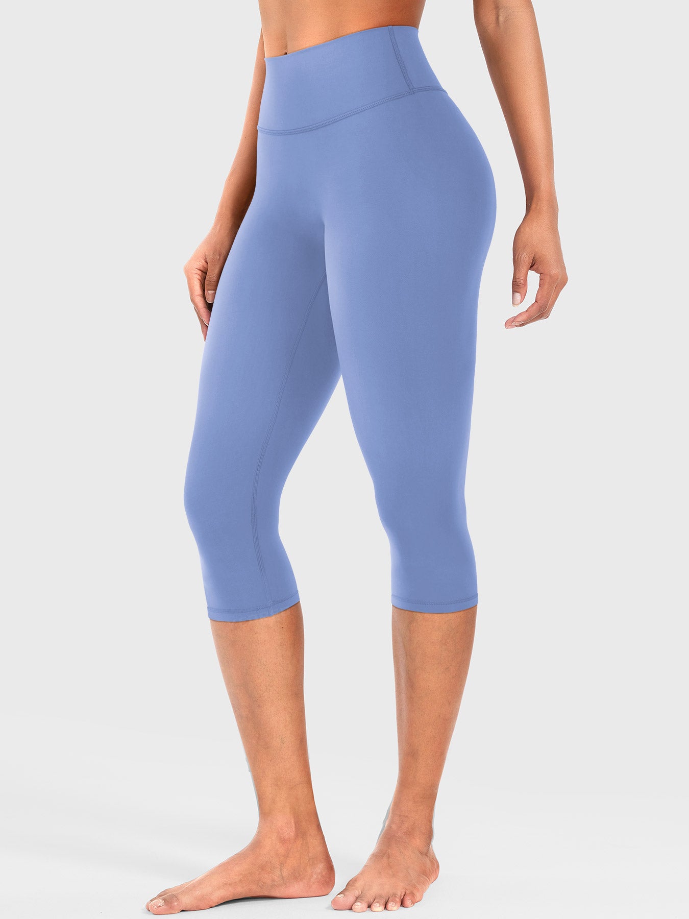 Nailly | The High-Rise V-Back Scrunch Capri Leggings