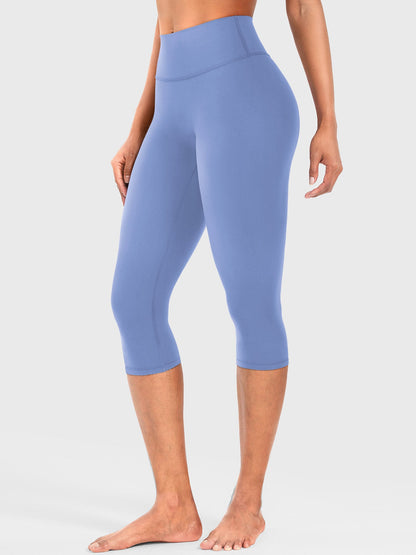 Nailly | The High-Rise V-Back Scrunch Capri Leggings